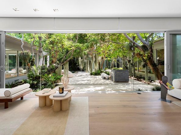 11 La Gorce Cir, Miami Beach FL 33141