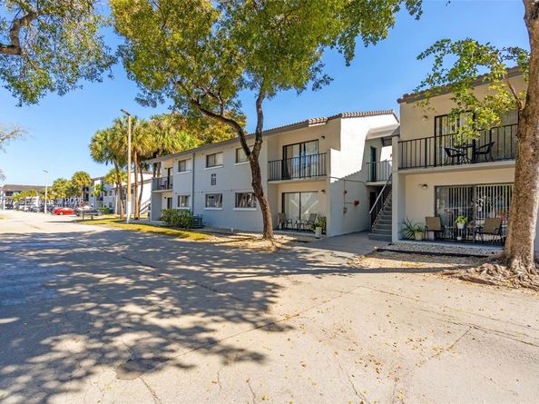 7060 NW 179th St 210, Hialeah FL 33015