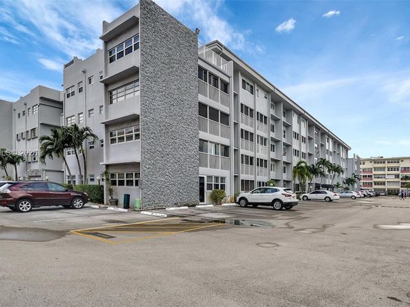 329 SE 3rd St 502T, Hallandale Beach FL 33009