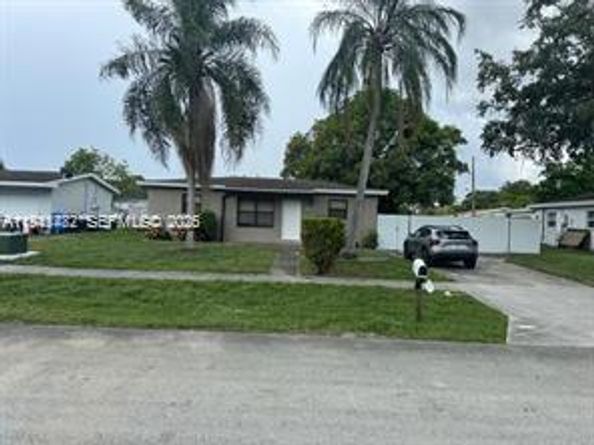 4620 SW 31st Dr, West Park FL 33023