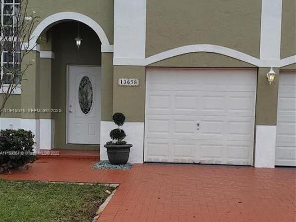 13658 SW 142nd Ter, Miami FL 33186