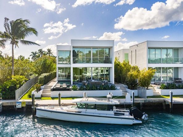 1011 W 48th St, Miami Beach FL 33140