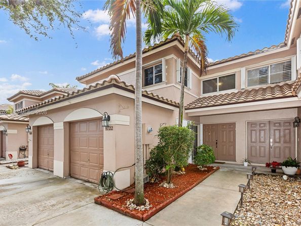 9722 NW 23rd Ct, Pembroke Pines FL 33024