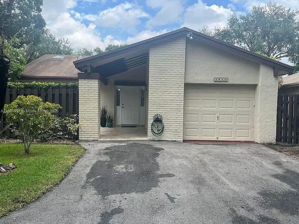 13352 SW 108th St Cir, Miami FL 33186