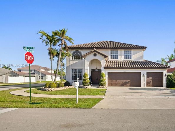 17900 SW 4th Ct, Pembroke Pines FL 33029