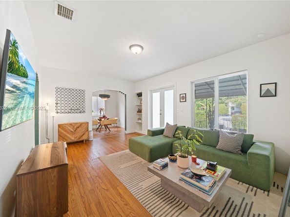 272 NW 42nd St, Miami FL 33127