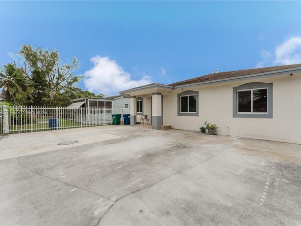 810 NW 112th St, Miami FL 33168