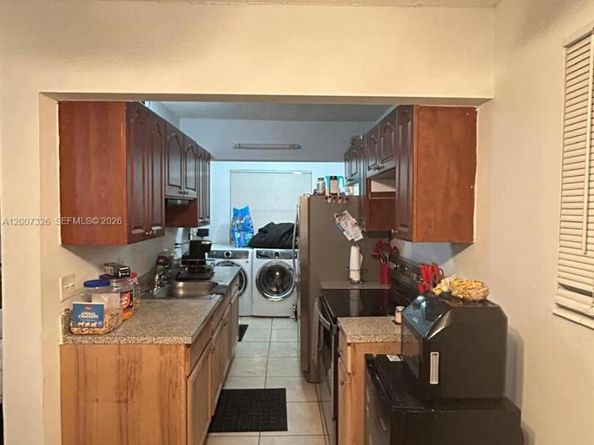 1100 NE 1st Ct 104, Hallandale Beach FL 33009