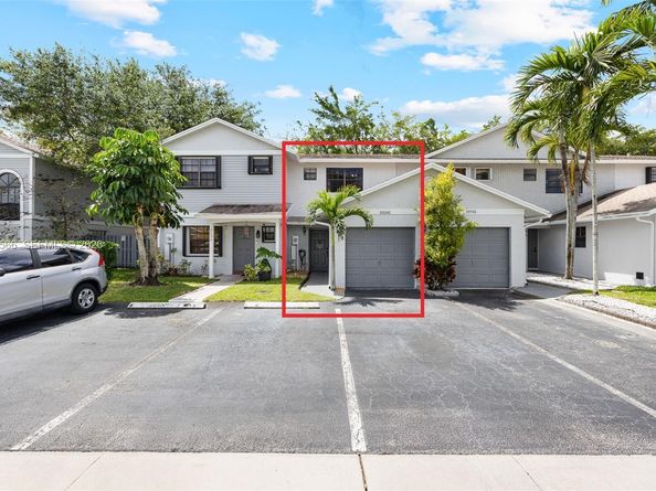 10500 NW 3rd St, Pembroke Pines FL 33026