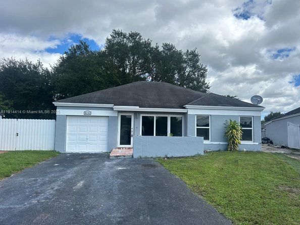 20199 NW 35th Ave, Miami Gardens FL 33056