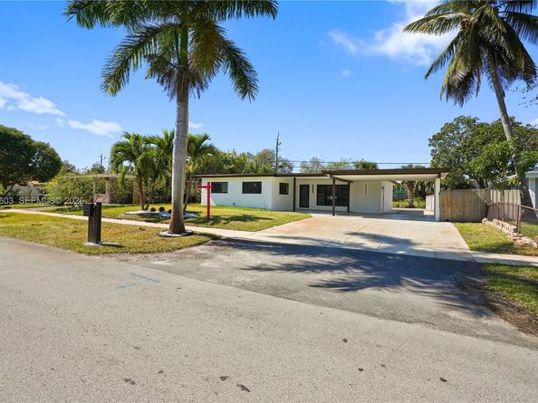 451 SW 38th Ter, Fort Lauderdale FL 33312