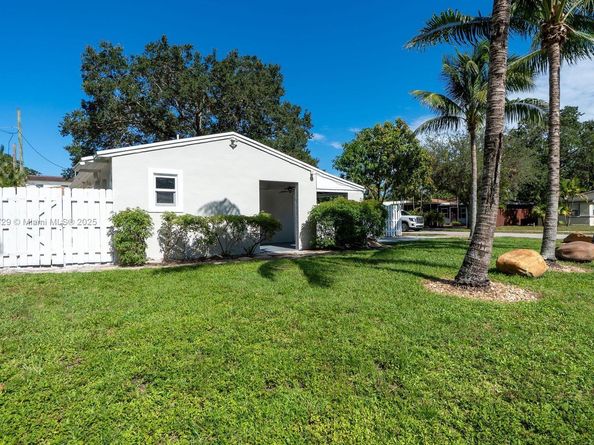 1121 SW 18th Ct, Fort Lauderdale FL 33315