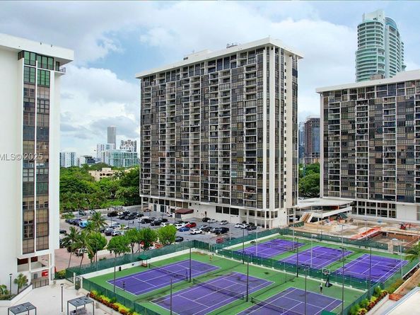 1901 Brickell Ave B905, Miami FL 33129