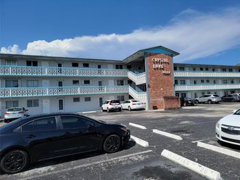 1021 Crystal Lake Dr