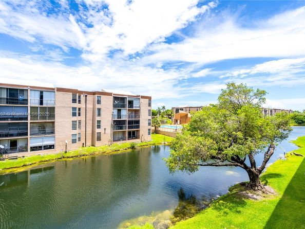 8895 Fontainebleau Blvd 301, Miami FL 33172