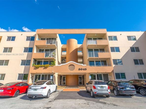 8045 NW 7th St 2301, Miami FL 33126
