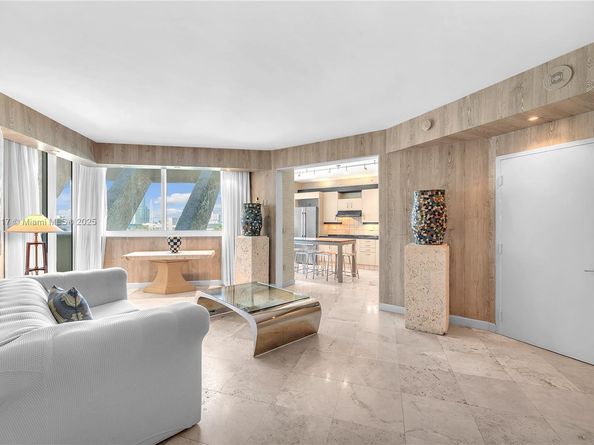 300 S Pointe Dr 906, Miami Beach FL 33139