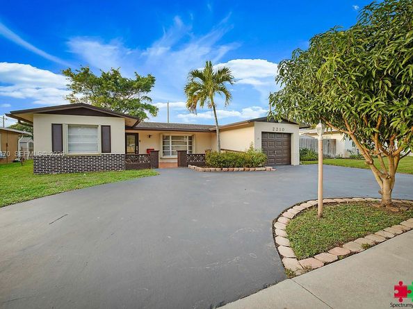2210 NW 91st Ter, Pembroke Pines FL 33024