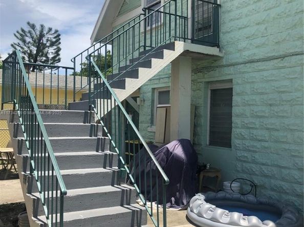 605 S J St, Lake Worth FL 33460