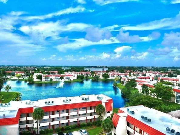 2871 E Sunrise Lakes Dr 104, Sunrise FL 33322