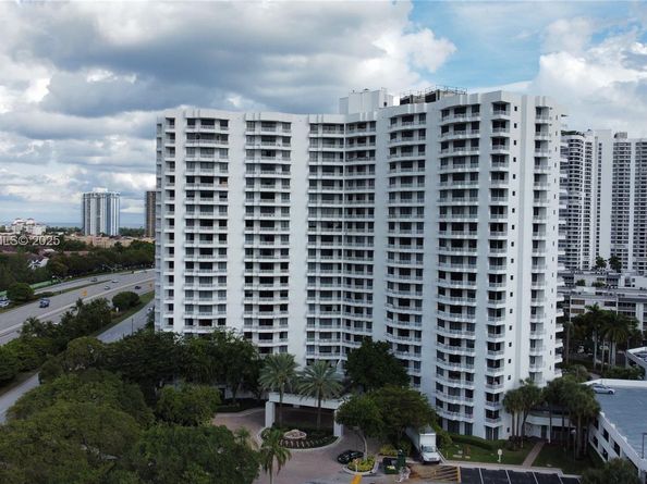 3300 NE 192nd St 903, Aventura FL 33180