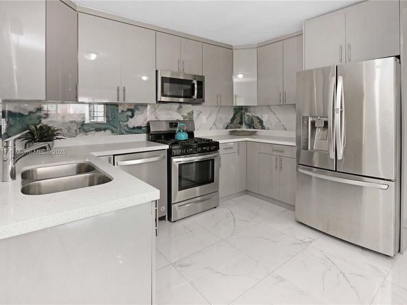 1510 Hayes St, Hollywood FL 33020