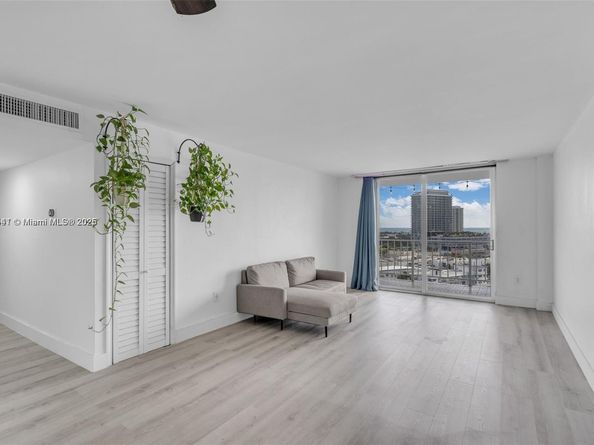 6900 Bay Dr 11F, Miami Beach FL 33141