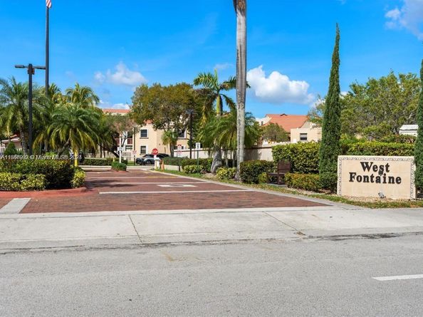 10253 NW 9th Street Cir 4076, Miami FL 33172