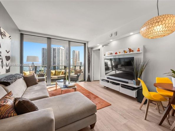 121 NE 34th St 1705, Miami FL 33137