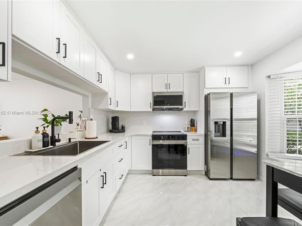 3803 NW 122nd Ter, Sunrise FL 33323