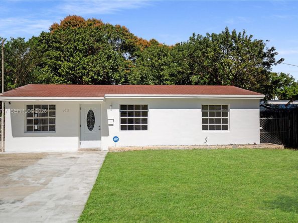 2311 Fletcher St, Hollywood FL 33020