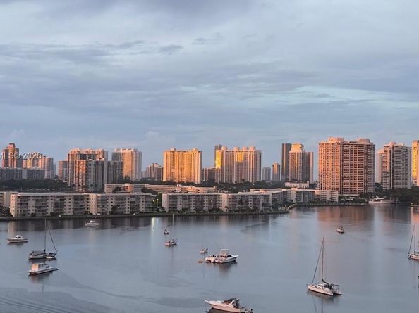 17301 Biscayne Blvd 1106, North Miami Beach FL 33160