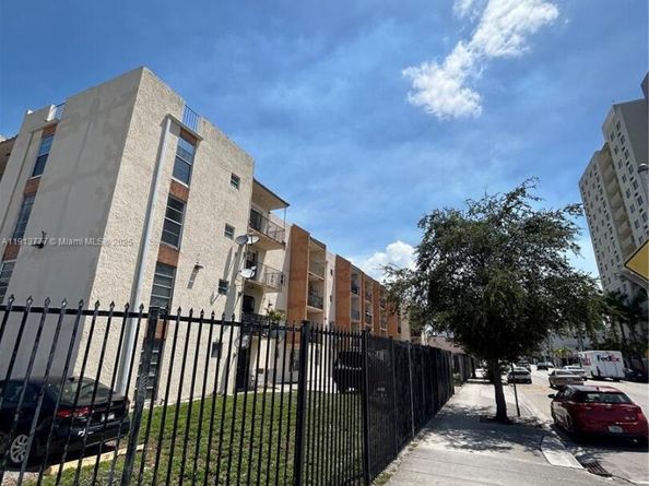 1051 SW 1st St 404, Miami FL 33130