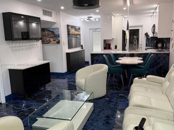 5121 W Oakland Park Blvd 212, Lauderdale Lakes FL 33313