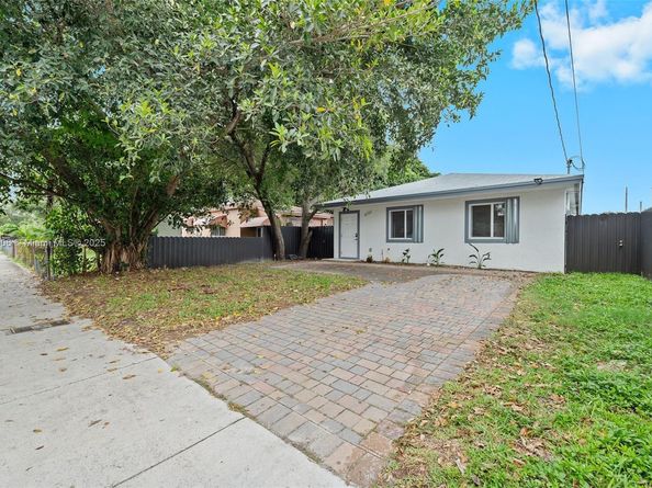 6723 NW 6th Ave, Miami FL 33150