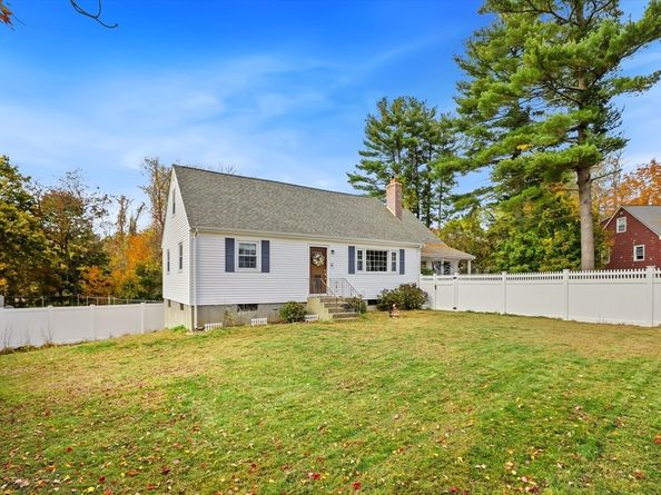 27 Pollard Dr, Millis MA 02054