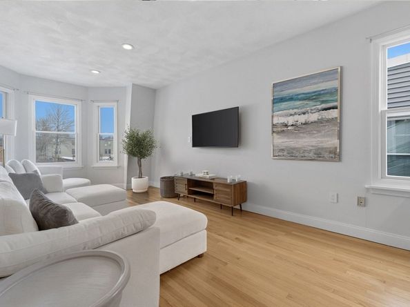 587 E 4th St 3, Boston MA 02127