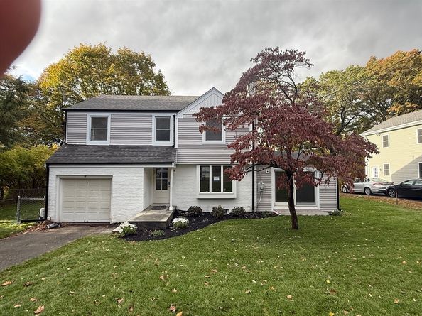 18 University Dr, Natick MA 01760