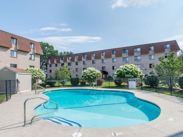 103 Grove St 337, Rockland MA 02370