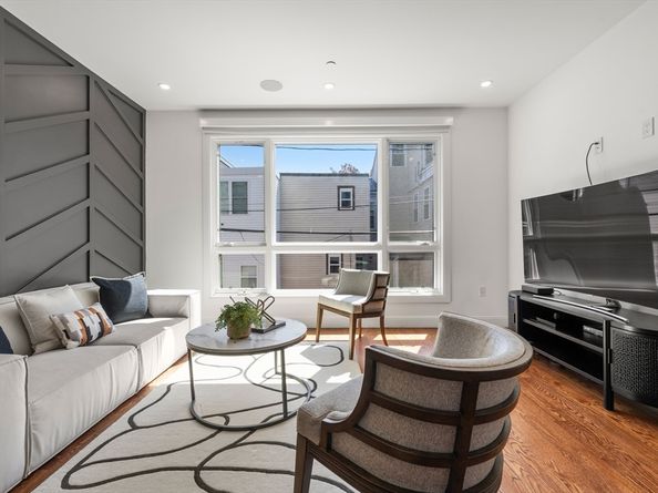 7a Kemble Pl, Boston MA 02127