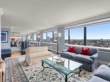 85 E India Row