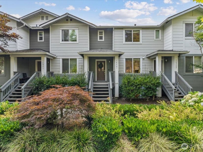 10901 124th Avenue NE 24, Kirkland WA 98033