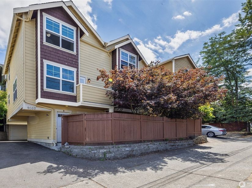 5033 12 Avenue NE, Seattle WA 98105