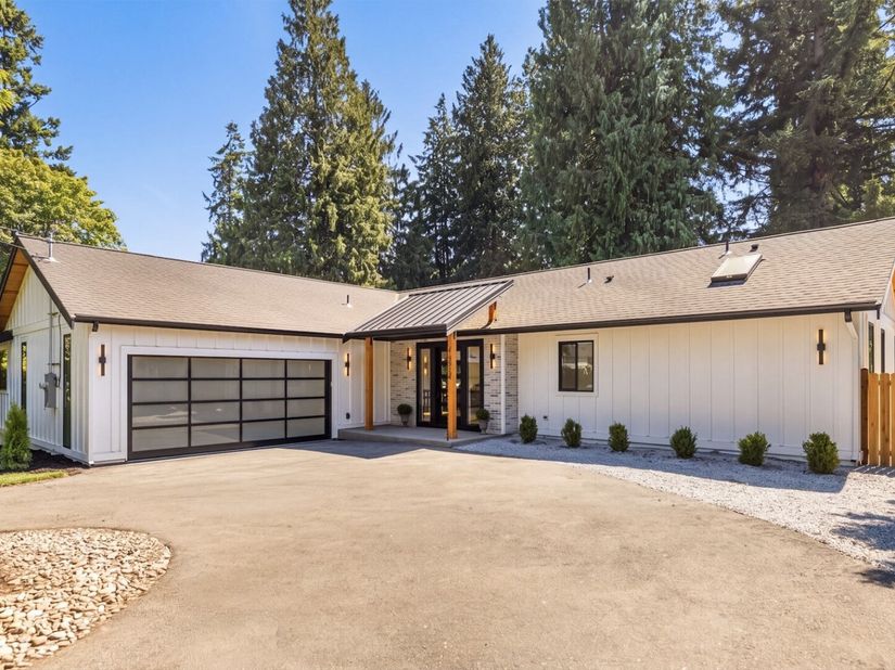 15729 Larch Way, Lynnwood WA 98087