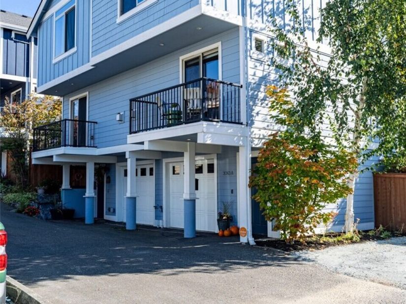 3043 59th Avenue SW A, Seattle WA 98116