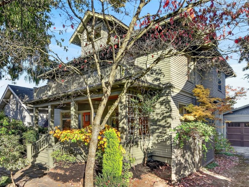 2322 12th Avenue E, Seattle WA 98102