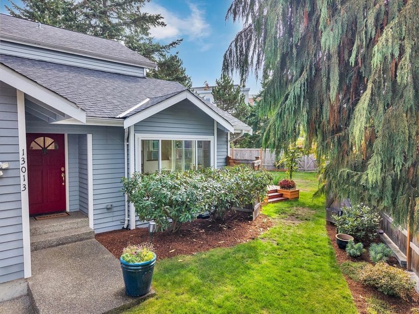 13013 NE 70th Drive, Kirkland WA 98033