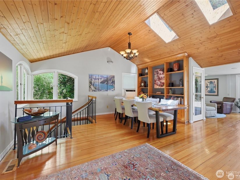 18002 25th Avenue NE, Lake Forest Park WA 98155