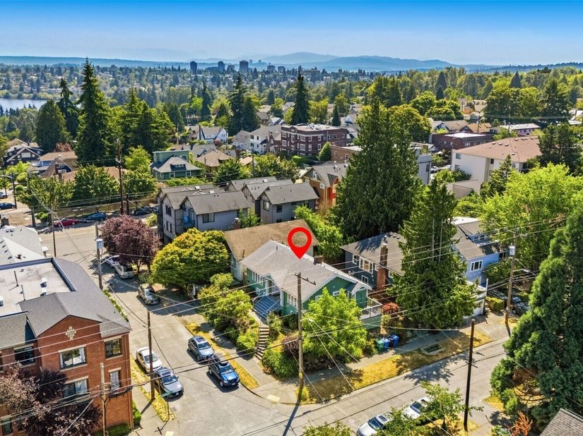 303 N 64th Street, Seattle WA 98103