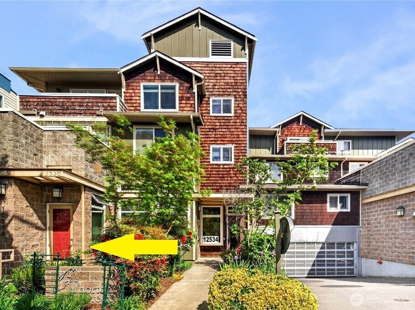 12536 15th Avenue NE C1, Seattle WA 98125